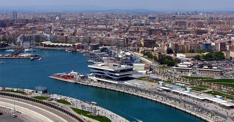 Nave da crociera porto di Valencia